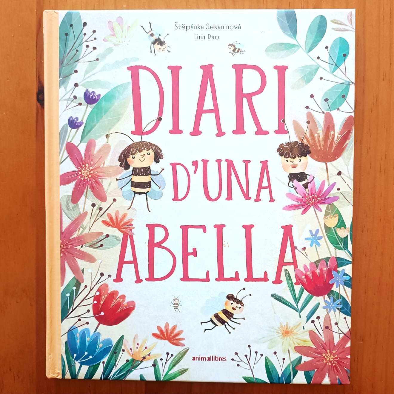 Portada del llibre DIARI D'UNA ABELLA