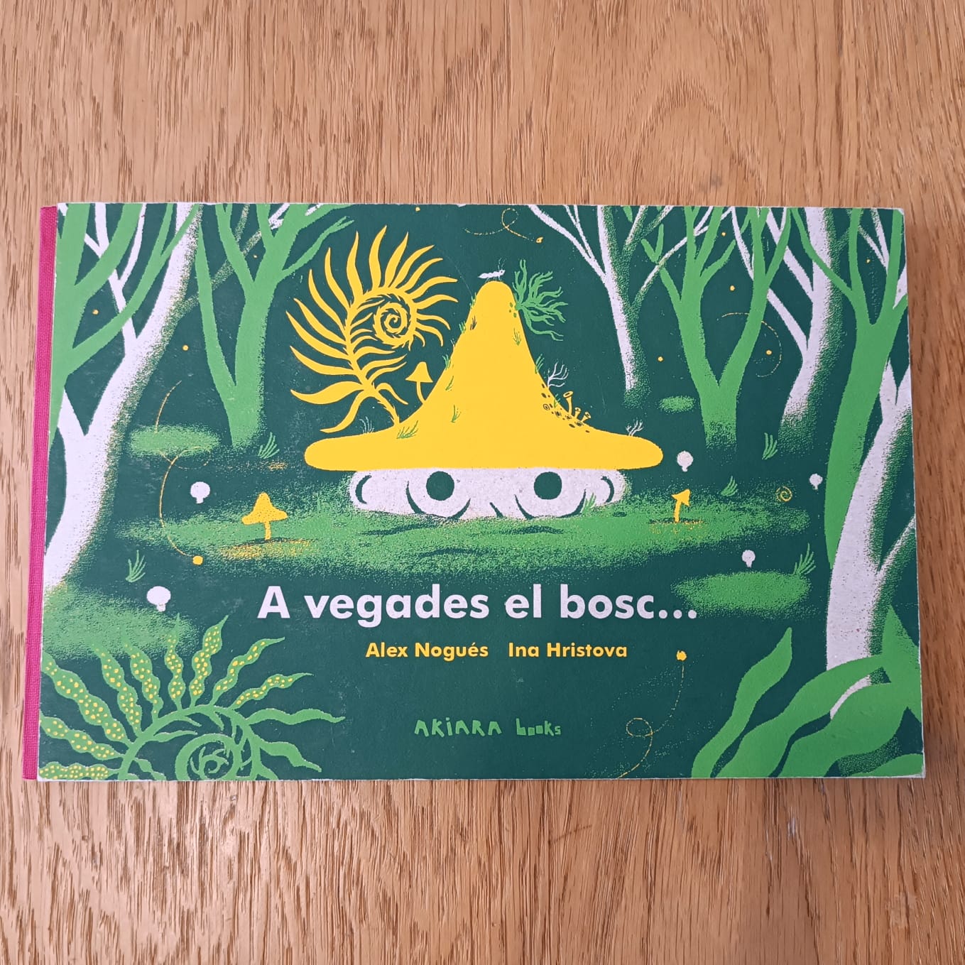 Portada del llibre A VEGADES EL BOSC...