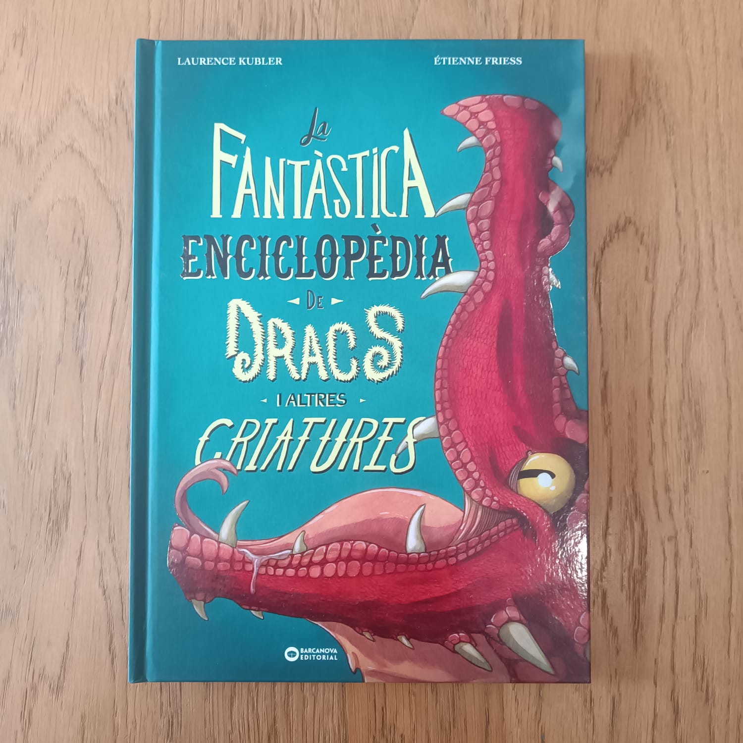 Portada del llibre LA FANTÀSTICA ENCICLOPÈDIA DE DRACS I ALTRES CRIATURES