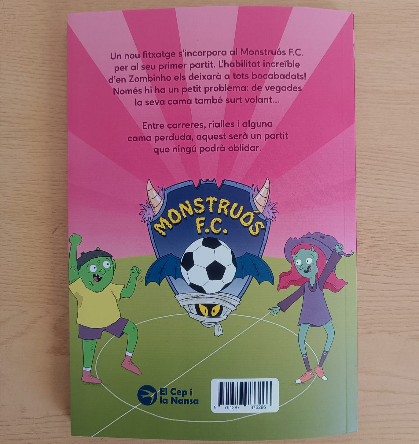MONSTRUÓS F.C. ZOMBINHO, EL DAVANTER D'ULTRATOMBA — imatge 6